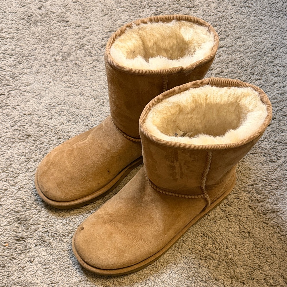 UGG Classic Tan Shearling Boots Women Size 8 Sheepskin